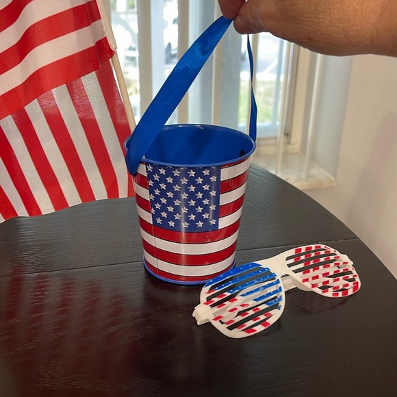 AMERICAN FLAG USA PATRIOTIC METAL TIN BUCKET NOVELTY GLASSES TOY 4TH OF JULY - Picture 2 of 11
